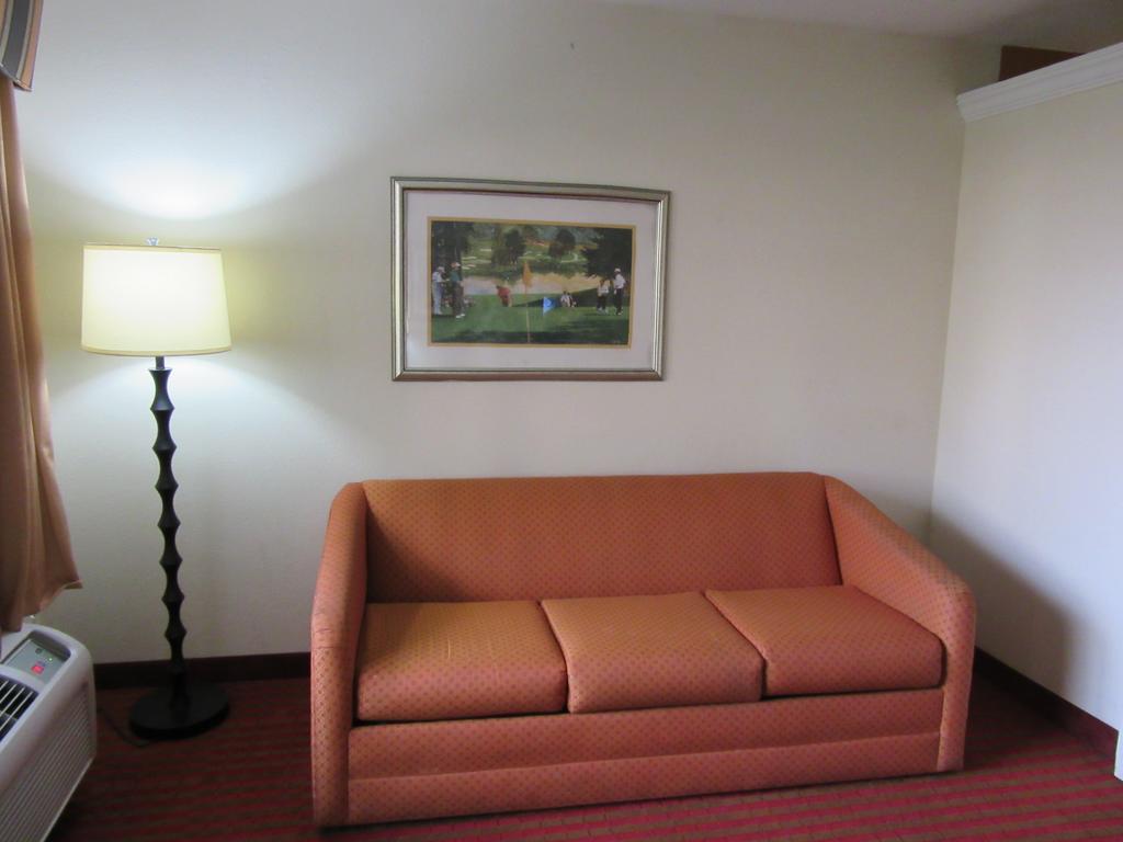 Clarion Suites Augusta Room photo