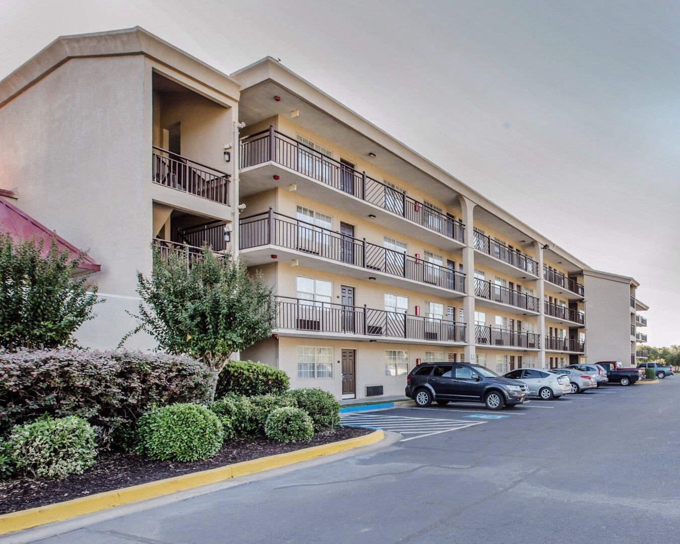 Clarion Suites Augusta Exterior photo